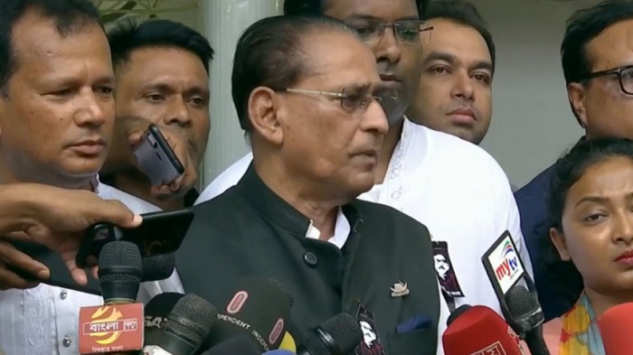 Awami League Presidium Member Abdur Rahman talks to reporters at Dhanmondi-32 in the capital on Saturday (August 22, 2022)