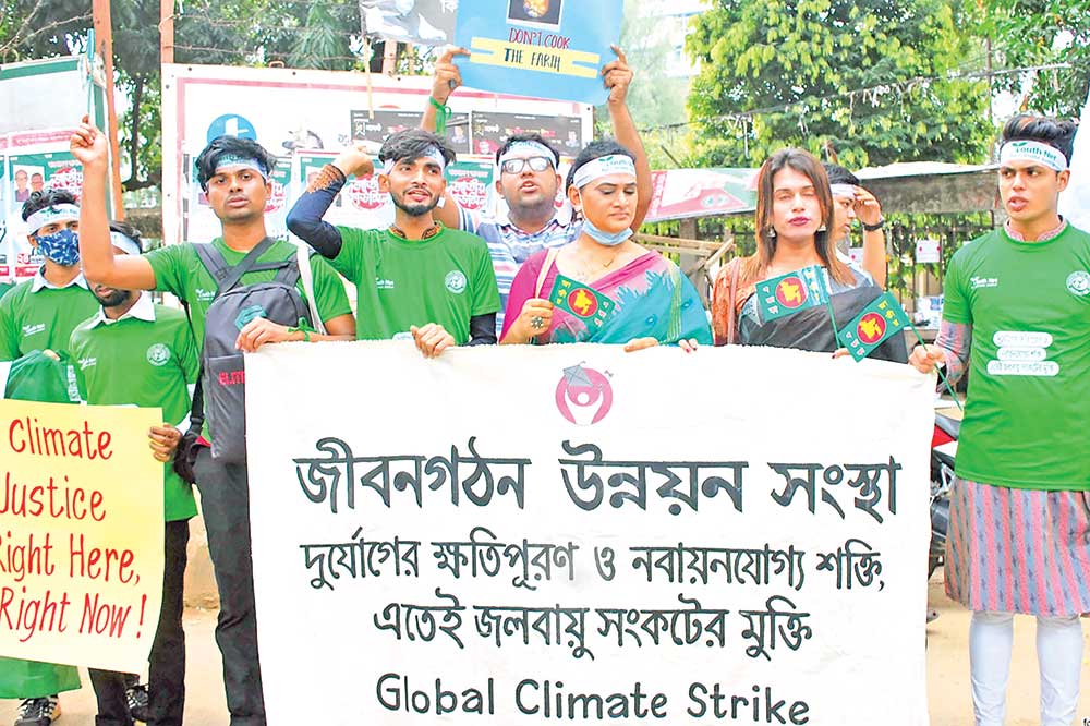 Under the banner of YouthNet for Climate Justice, activists from different organizations demanding action to tackle  climate change in front of the National Press Club. The photo was taken on Friday. 	PHOTO: OBSERVER