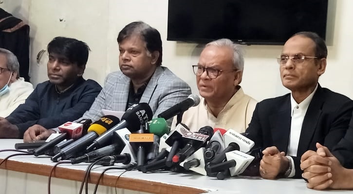 BNP Senior Joint Secretary General Ruhul Kabir Rizvi addresses a press conference at the party's Nayapaltan central office in Dhaka on Friday (January 12) morning