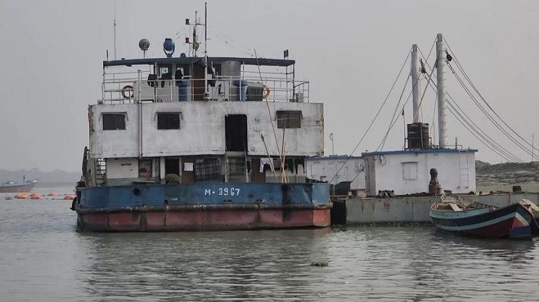 Ferry services resumed around 9am as the dense fog subsided.