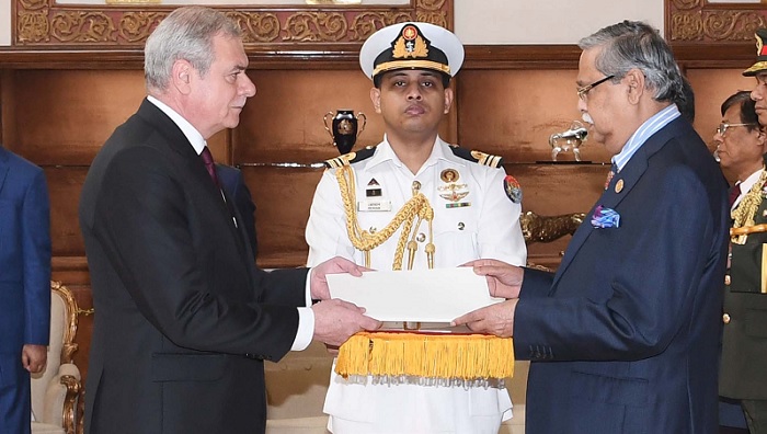 President Mohammed Shahabuddin (right) receives credentials of newly appointed Ambassador of Hungary Istvan Szabo at Bangabhaban in Dhaka on Wednesday (January 31, 2024) 