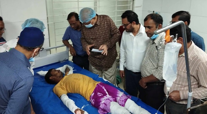 Health Minister Dr Samanta Lal Sen rushed to the Sheikh Hasina National Institute of Burn and Plastic Surgery to see the critically injured burnt patients.