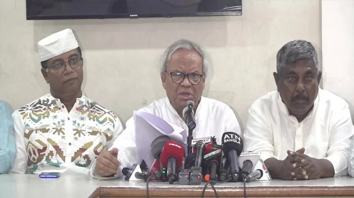 BNP Senior Joint Secretary General Ruhul Kabir Rizvi addresses a press briefing held at BNP Nayapaltan central office in the city on Friday (March 15, 2024) 