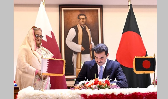 Amir of the State of Qatar Sheikh Tamim Bin Hamad Al Thani inks agreements and MoUs at Prime Minister Office (PMO) in Dhaka on Tuesday (April 23, 2024). Bangladesh Prime Minister Sheikh Hasina witnesses the signing ceremony.