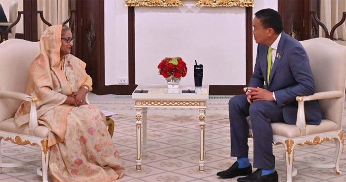 Prime Minister Sheikh Hasina meets her Thai counterpart Srettha Thavisin at the Government House, the Thai Prime Minister's Office in Bangkok on Friday. Photo: PID