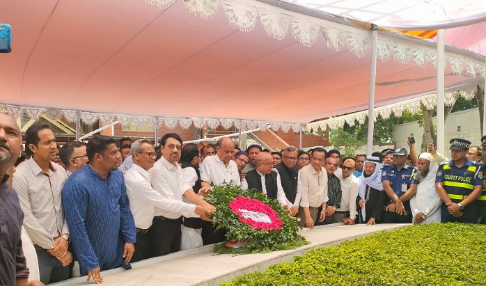 Health and Family Welfare Minister Dr Samanta Lal Sen on Saturday paid tributes to Father of the Nation Bangabandhu Sheikh Mujibur Rahman by placing a wreath at his mausoleum at Tungipara in Gopalganj