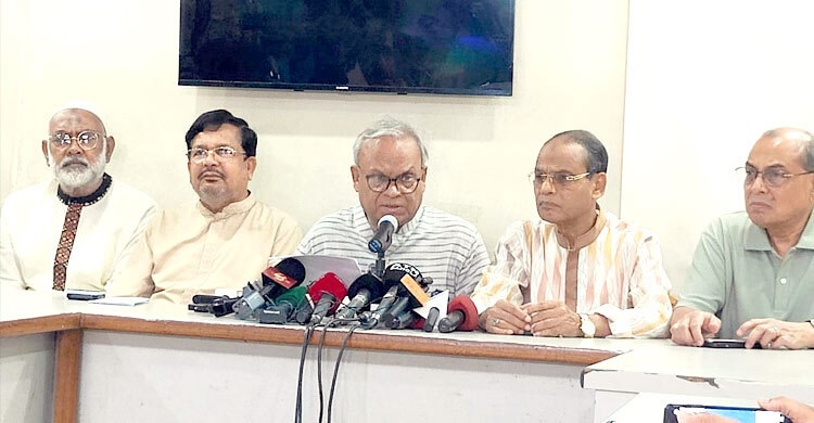 BNP Senior Joint Secretary General Ruhul Kabir Rizvi addresses a press conference at the party's central office at Naya Paltan in the capital on Wednesday 