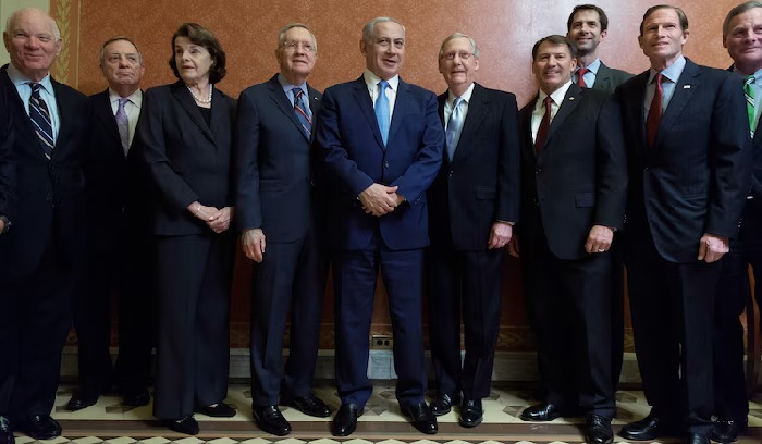 Israeli Prime Minister Benjamin Netanyahu (C) poses for photographs with senators at the U.S. Capitol Nov. 10, 2015 in Washington, DC. PHOTO: Chip Somodevilla/Getty Images, FILE