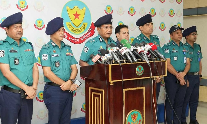 Dhaka Metropolitan Police (DMP) Commissioner Habibur Rahman addresses a press conference at the DMP Media Centre in the capital on Friday morning.