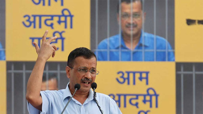 Delhi Chief Minister Arvind Kejriwal addresses supporters and members of the Aam Aadmi Party (AAP) at the party's headquarters in New Delhi, India, June 2, 2024. REUTERS/Anushree Fadnavis/File Photo 