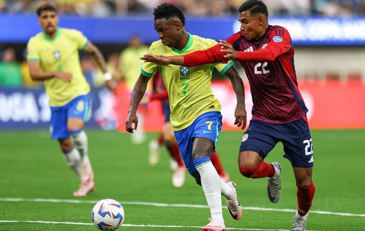 Brazil's Vinícius Júnior (L) and Costa Rica's Haxzel Quirós battle for the ball during the CONMEBOL Copa America 2024 Group D soccer match between Brazil and Costa Rica at the SoFi Stadium. 