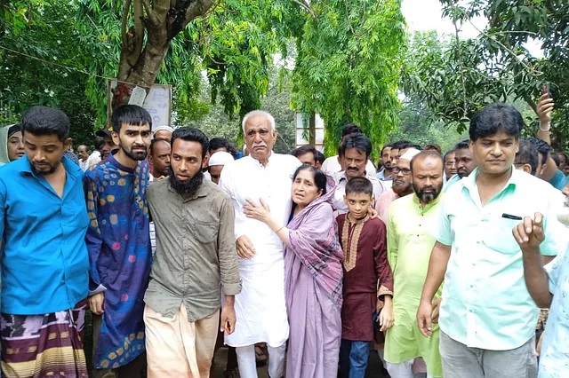  Rajshahi District BNP convener Abu Sayeed Chand went to his village Maria under Charghat upazila in Rajshahi district after being released from jail on Sunday  