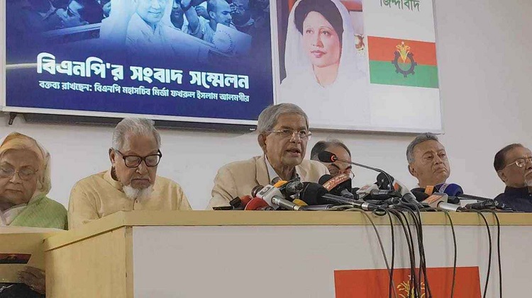 BNP Secretary General Mirza Fakhrul Islam Alamgir addresses a press conference at BNP Chairperson's Gulshan office in the capital on Sunday (June 30, 2024)