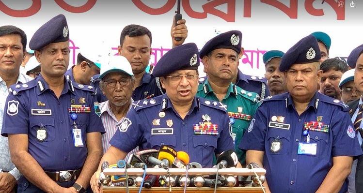 Inspector General of Police (IGP)  Chowdhury Abdullah Al Mamun  responds to the queries of newsmen after inauguration a programme organised in observance of the 32nd founding anniversary of Rajshahi Metropolitan Police (RMP) on Tuesday (July 2).