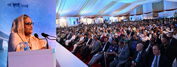  Prime Minister Sheikh Hasina addressesa civic rally as the chief guest marking the closing of the Padma Bridge construction work at Mawa-end Friday (July 5) afternoon.