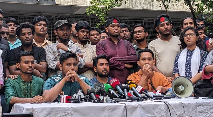  Leaders of the Anti-Discrimination Student Movement address a press briefing held in front of the Central Library of University of Dhaka on Tuesday afternoon.