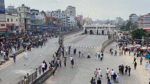 Protestors took position Hanif Flyover