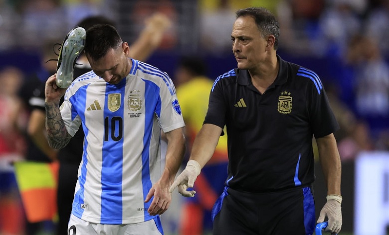 Lionel Messi Suffers Injury, Exits Argentina vs Colombia Copa America Final. Photo: Collected