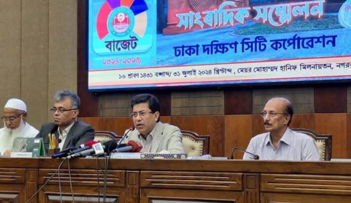 Dhaka South City Corporation (DSCC) Mayor Barrister Sheikh Fazle Noor Taposh announces the DSCC budget for fiscal 2024-25  at Mayor Hanif Auditorium at the Nagar Bhaban in the capital on Wednesday (July 31, 2024)