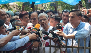 BNP Secretary General Mirza Fakhrul Islam Alamgir talks to reporters after offering prayers at the grave of Abu Sayeed at Pirganj in Rangpur on Wednesday afternoon. Photo Collected 