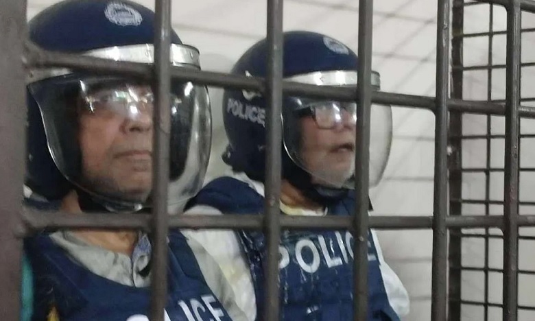 Salman F Rahman and Anisul Hauqe were present at Dhaka Metropolitan Magistrate court during the hearing. Photo: Observer