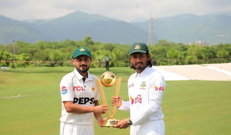 Bangladesh A captain Anamul Haque Bijoy (R) and his Pakistani counterpart Saud Shakeel (L) pose with the trophy of the four-day match series in Islamabad. Photo: PCB