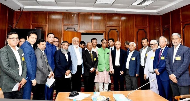 A delegation of FBCCI, headed by its president Mahbubul Alam, made a courtesy call on Bangladesh Bank Governor Dr Ahsan H Mansur at the latter's office in Dhaka on Tuesday.