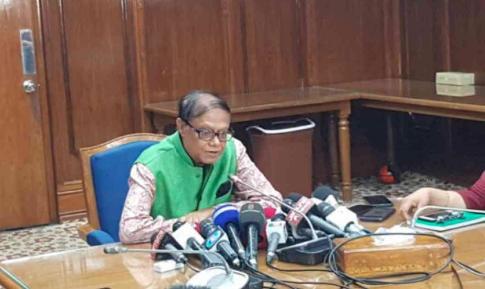 Bangladesh Bank Governor Dr Ahsan H. Mansur addresses a press conference after holding a meeting with a delegation of FBCCI at the central bank head office in the capital on Tuesday (August 20)