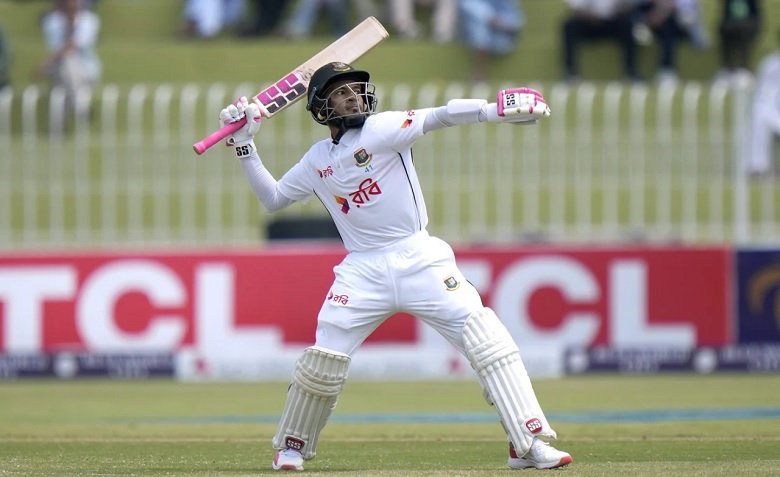 Mushfiqur Rahim reacts after reaching his hundred. Photo: AP