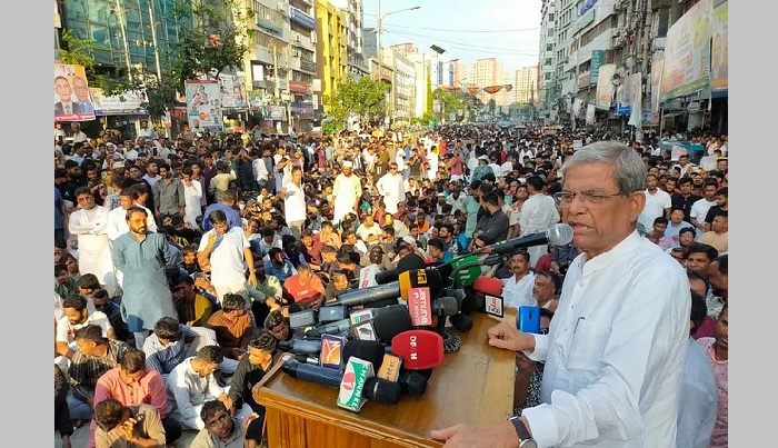 BNP Secretary General Mirza Fakhrul Islam Alamgir addresses a solidarity rally in front of the BNP's Nayapaltan central office in Dhaka on Friday afternoon.