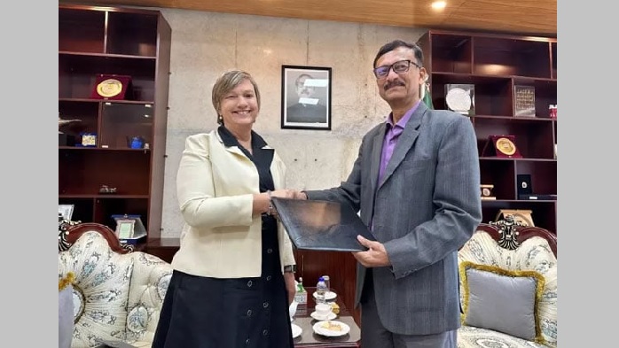 Newly appointed UNICEF Representative to Bangladesh Rana Flowers calls on Foreign Adviser Md Touhid Hossain at foreign ministry in Dhak on Wednesday (September 4) 