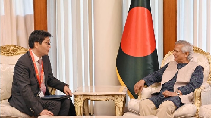 An ADB delegation, led by its South Asia Director General Takeo Konishi, on Sunday (September 15) called on Chief Adviser Professor Dr Muhammad Yunus at the state guest house Jamuna in Dhaka.