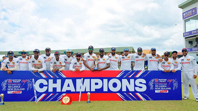 Sri Lanka team posing with the trophy. Photo: Collected