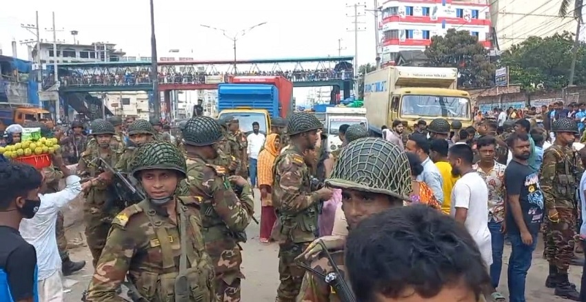 Garment workers withdrew their protest and lifted blockade from the Nabinagar-Chandra highway in Ashulia after 54-hour. Photo: The Daily Observer