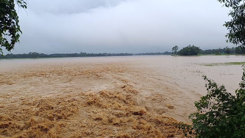 Continuous heavy rainfall and sudden mountain runoff have raised the water levels of Chellakhali River and the Bhogai Rive above the danger level. Photo: The Daily Observer