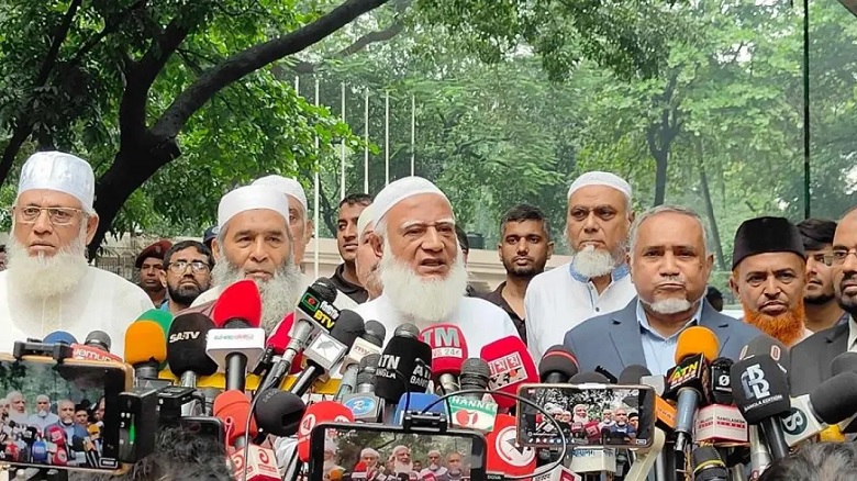 Jamaat-e-Islami Bangladesh Ameer Shafiqur Rahman speaks to reporters after attending a dialogue with Chief Adviser Dr Muhammad Yunus at the state guesthouse Jamuna on Saturday afternoon.