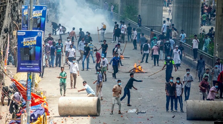 Demonstrators clash with police during ongoing quota students protests at Mirpur area in Dhaka, Bangladesh on 18 July 2024.