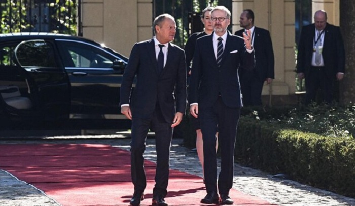 Czech Prime Minister Petr Fiala (R) welcomes his Polish counterpart Donald Tusk at the Government headquarters in Prague on Oct. 9, 2024. (AFP)