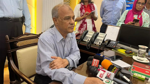 Home Affairs Adviser Lt Gen (retd) Md Jahangir Alam Chowdhury speaks to media at the launch of Dhaka Metropolitan Police’s (DMP) traffic week at the Rajarbagh Police Lines on Monday. Photo: UNB