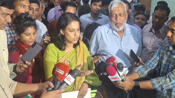 Environment, Forest, and Climate Change Adviser Syeda Rizwana Hasan speaks to journalists after a discussion on the necessity of removing old vehicles to control air pollution in Dhaka, held at the Power House on Abdul Gani Road on Thursday.  Photo: UNB 