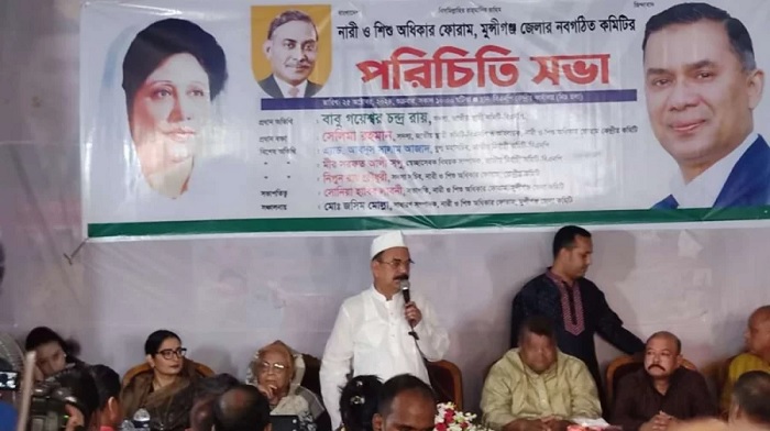 BNP senior leader Gayeshwar Chandra Roy speaks at an introductory meeting of the Munshiganj District unit of Nari O Shishu Odhikar Forum at the BNP's Nayapaltan central office on Friday  