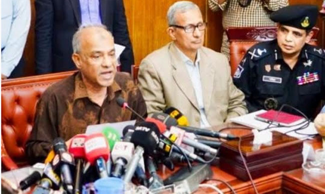 Home Affairs Adviser Lt Gen (retd) Jahangir Alam Chowdhury speaks to reporters after a meeting on law and order at the Secretariat in Dhaka on Sunday. Photo: Collected 