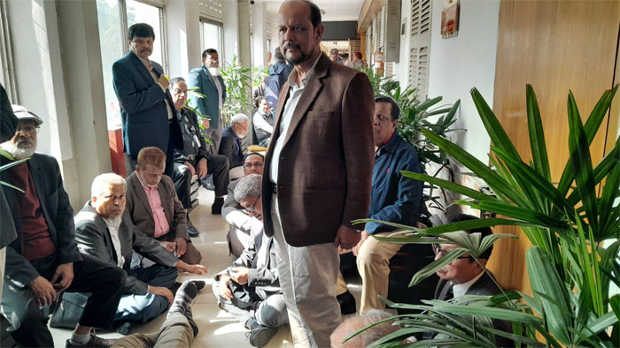 Some deprived officials staged sit-in programme in front of the office of the senior secretary on Sunday. Photo: Collected. 