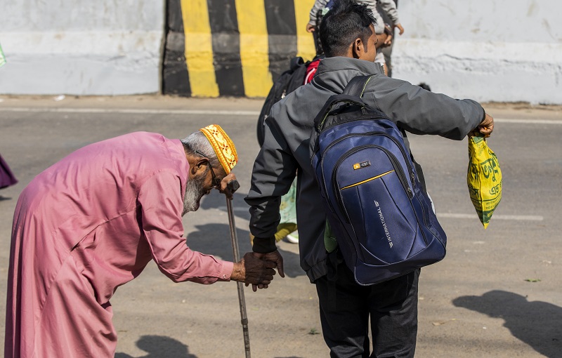 An elderly man was seen struggling to go to the Liberation War monuments to pay tribute. Photo: AR Sumon