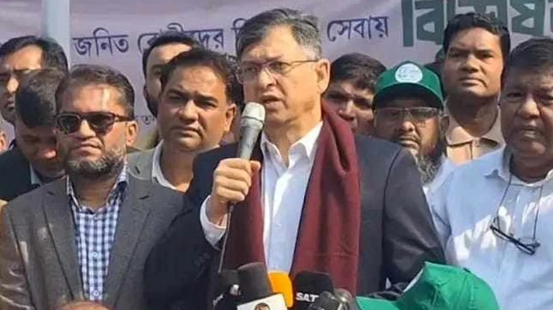 BNP Standing Committee member Salahuddin Ahmed speaks while inaugurating a medical camp at the initiative of Ziaur Rahman Foundation at Korail in Banani in the capital on Wednesday (December 18).