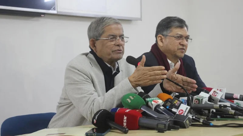 BNP Secretary General Mirza Fakhrul Islam Alamgir addresses a press conference at the BNP Chairperson's office at Gulshan in the capital on Thursday (December 19).