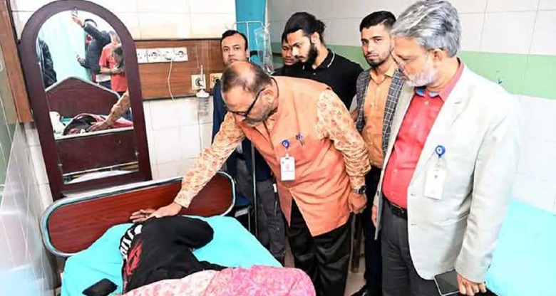 Dhaka University Vice-Chancellor Professor Niaz Ahmed Khan went to the Dhaka Medical College Hospital (DMCH) to see ailing Khaled Hasan there