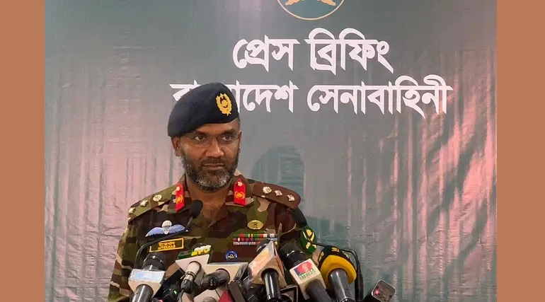 Military Operations Directorate Colonel Staff Intekhab Haider Khan speaks at a press briefing on the army's activities on maintaining the country's law and order at Officers' Mess in Dhaka Cantonment on Thursday (December 26). 