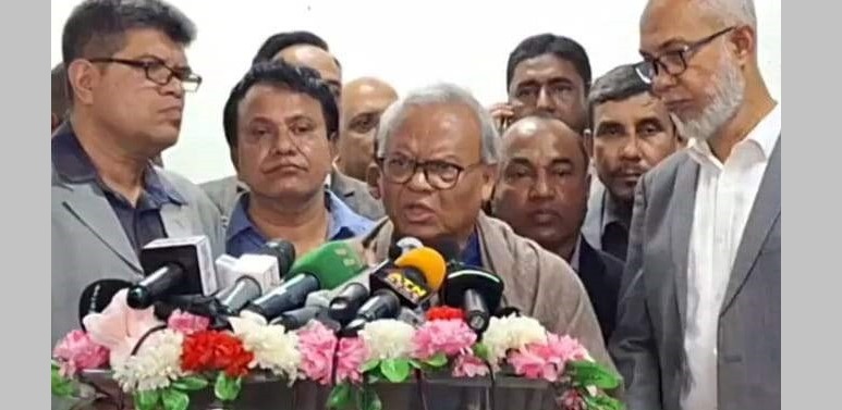  BNP Senior Joint Secretary General Ruhul Kabir Rizvi speaks at a discussion at the Dhaka Reporters Unity auditorium at Segunbagicha in the capital on Thursday (December 26).