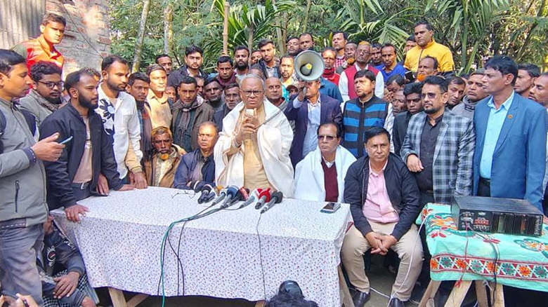 BNP Senior Joint Secretary General Ruhul Kabir Rizvi speaks at a brief rally at village Atpunia under Mithapukur upazila in Rangpur district on Saturday (December 28). 